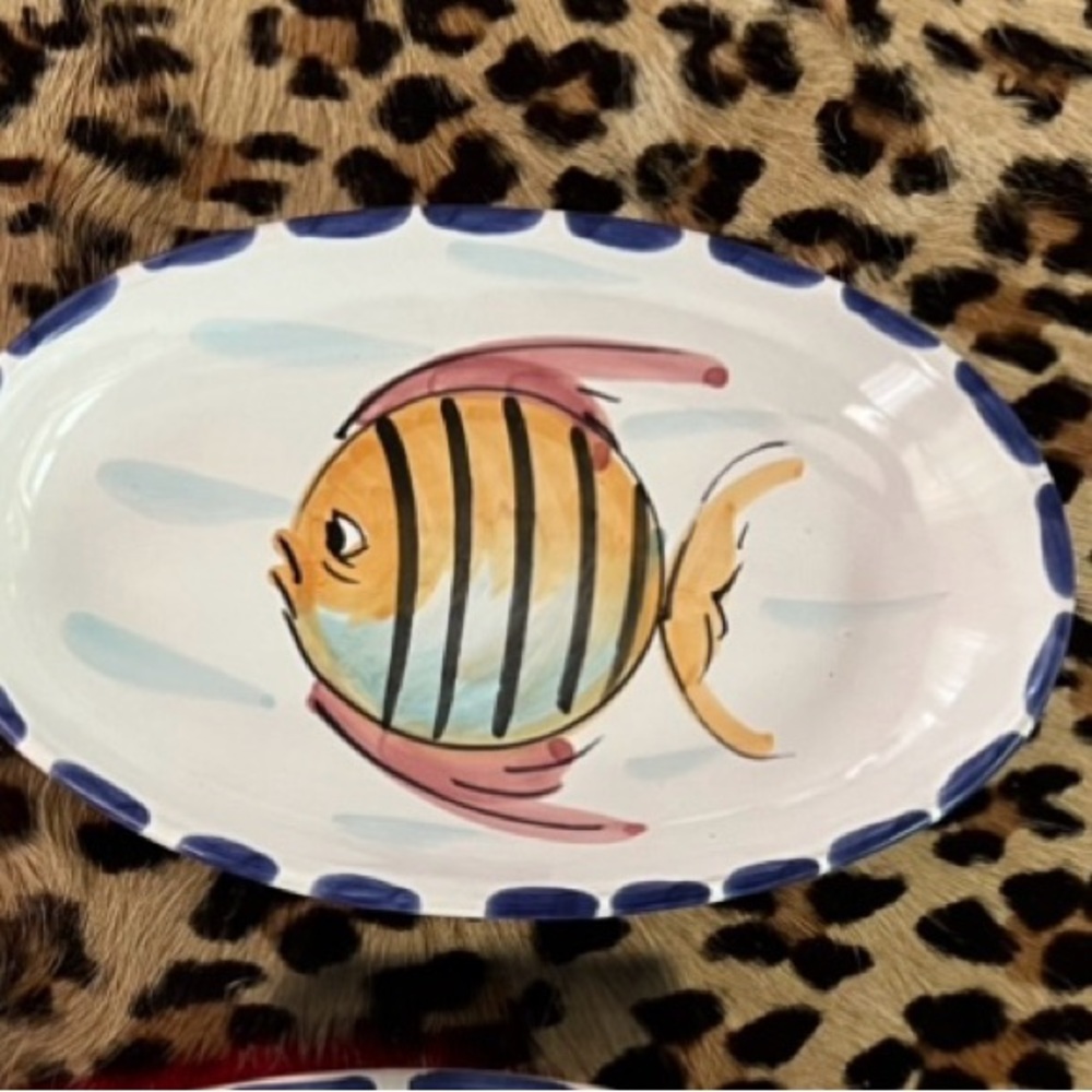 One (1)   VIETRI, made in Italy, ceramic dish.
